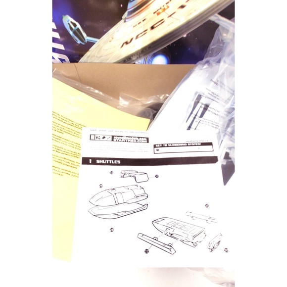 New AMT Star Trek U.S.S. Enterprise NCC-1701 with Shuttle Craft 2018 #AMT1080/06 - Picture 10 of 14